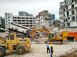 北京引進移動式建筑垃圾粉碎機實現(xiàn)建筑廢料就地資源化